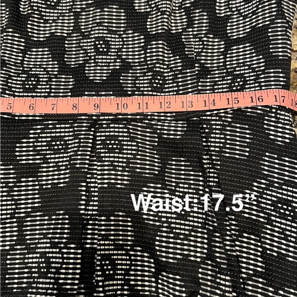 NINE WEST FIT AND FLAIR GORGEOUS DRESS,  SIZE:14 BUST:20.5”,  WAIST:17.5” - Picture 4 of 14